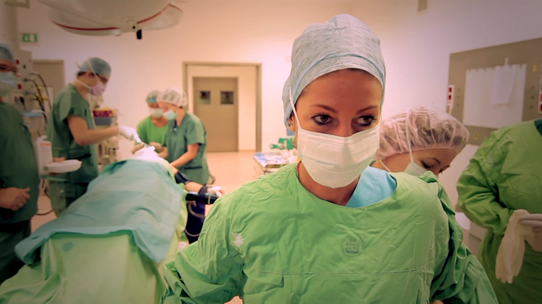 RICHTER ARANYANYU DÍJ 2015: DR. LÉVAY BERNADETT