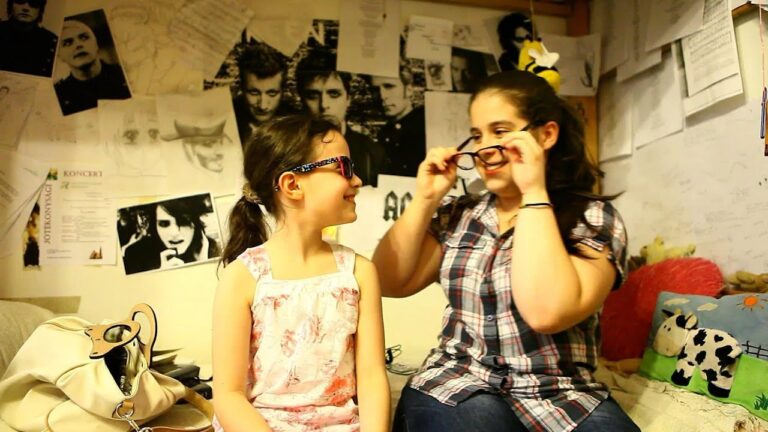 KARMÁK – EGY FOGYATÉKKAL ÉLŐ CSALÁD TÖRTÉNETE